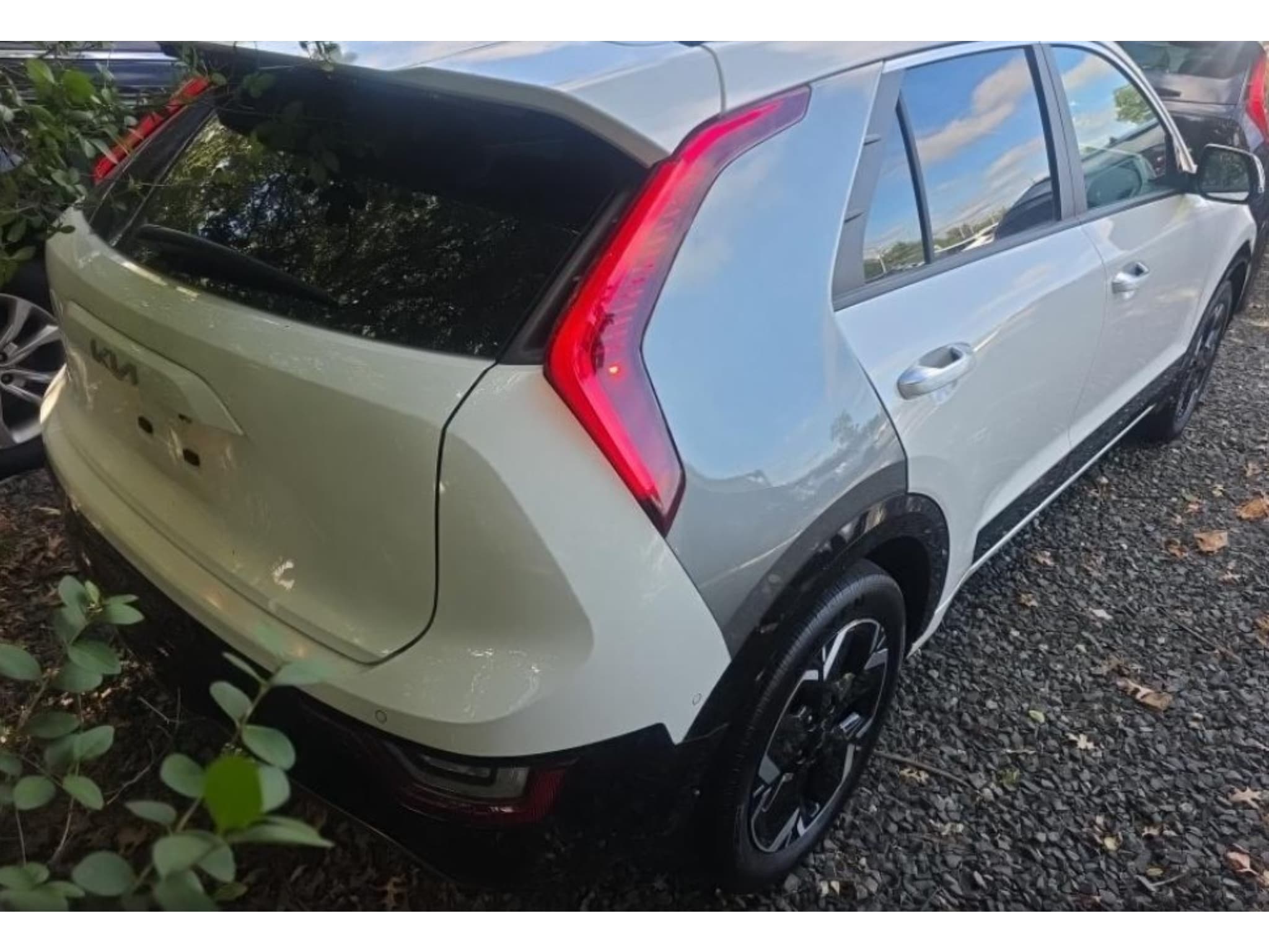 2023 Kia Niro EV view 3
