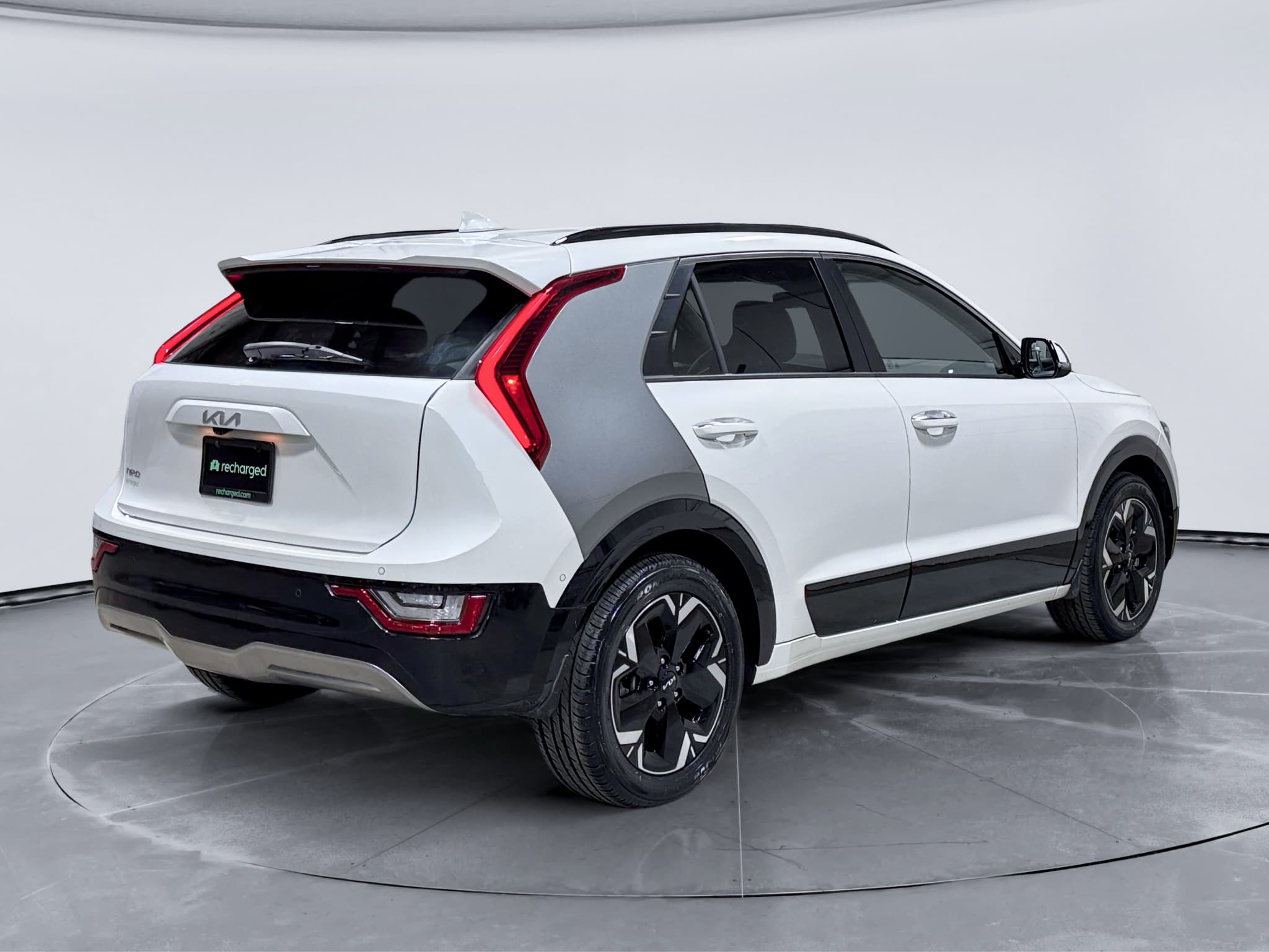 2023 Kia Niro EV view 3