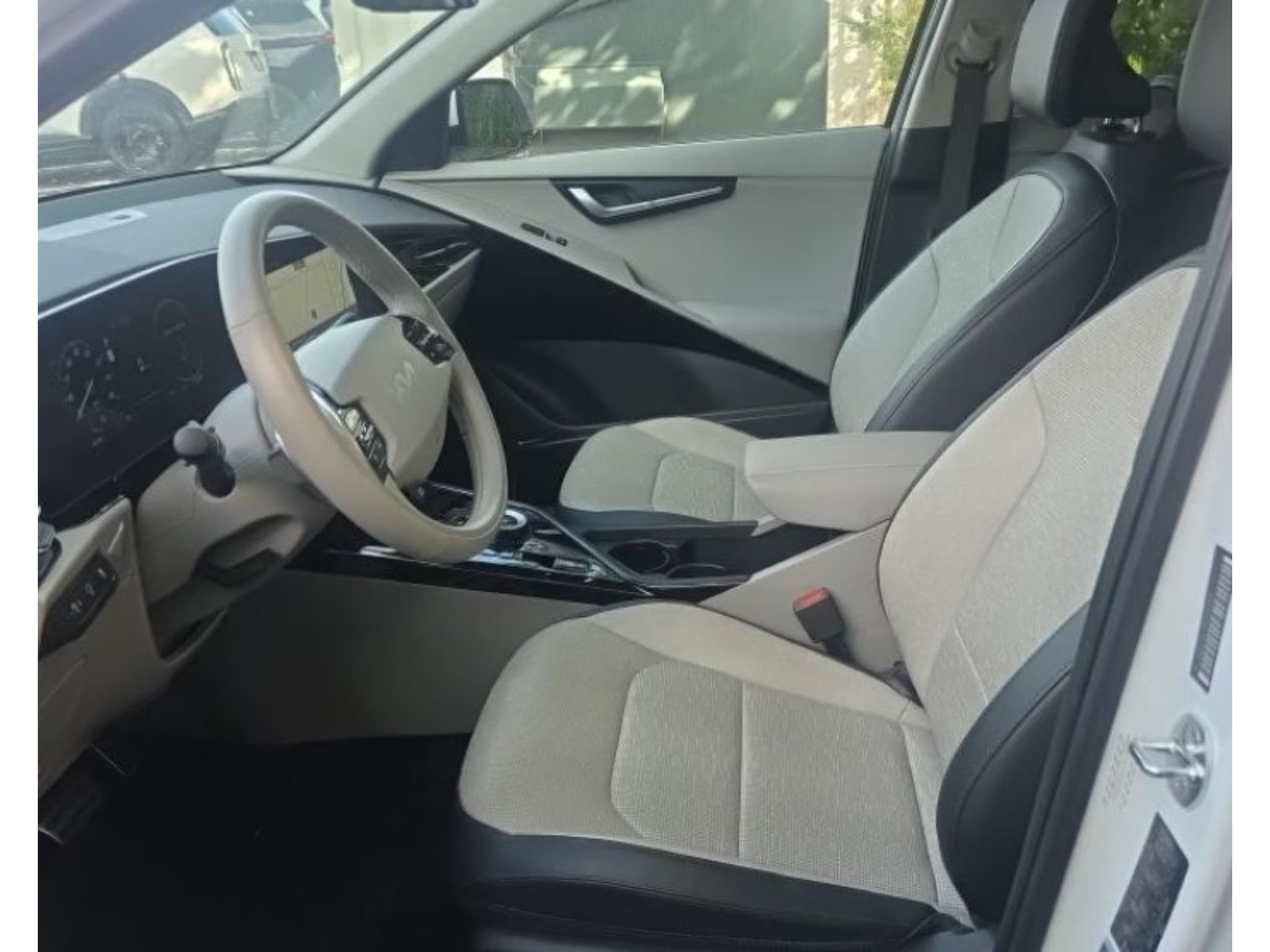 2023 Kia Niro EV view 5