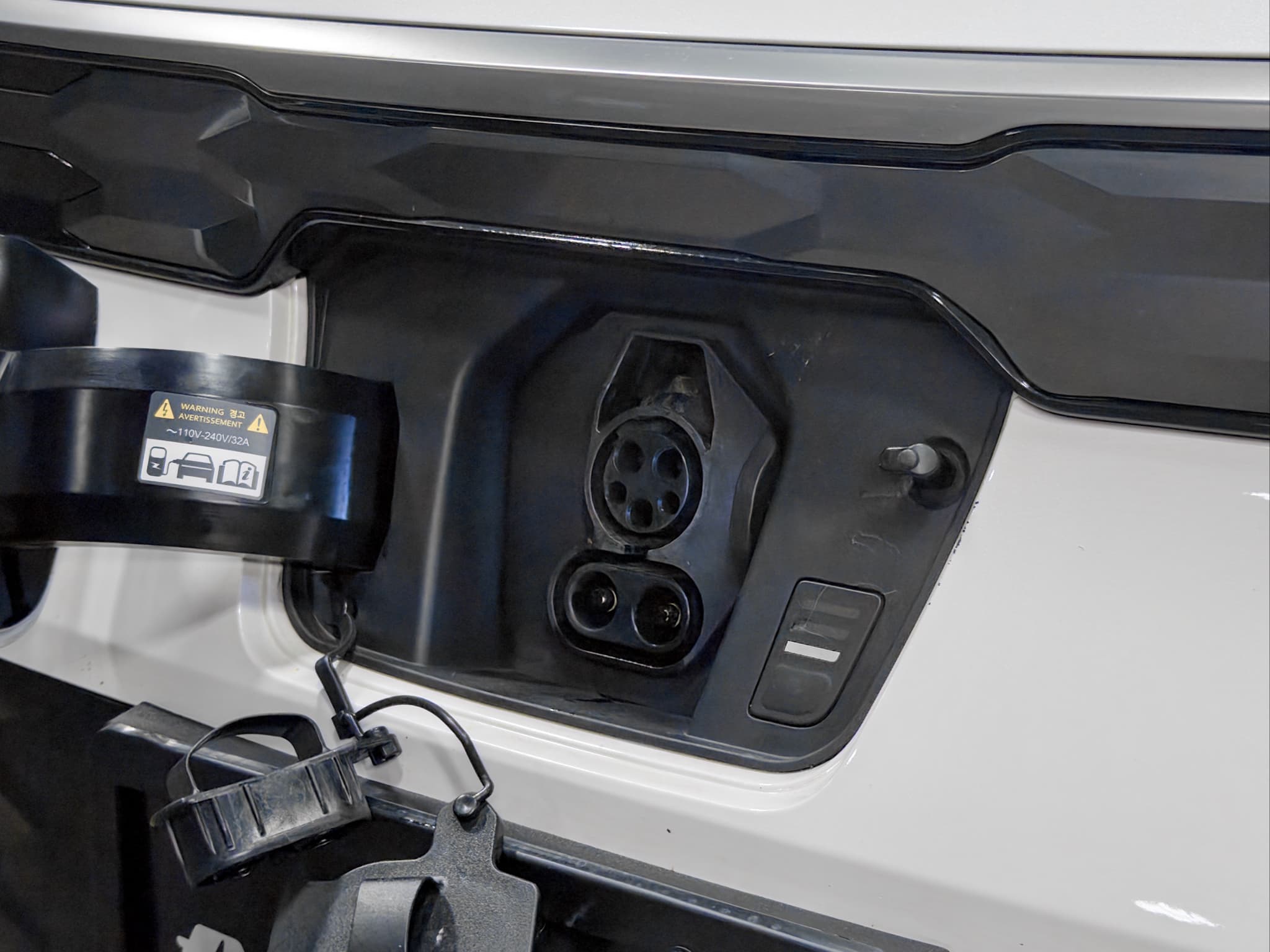 2023 Kia Niro EV view 5