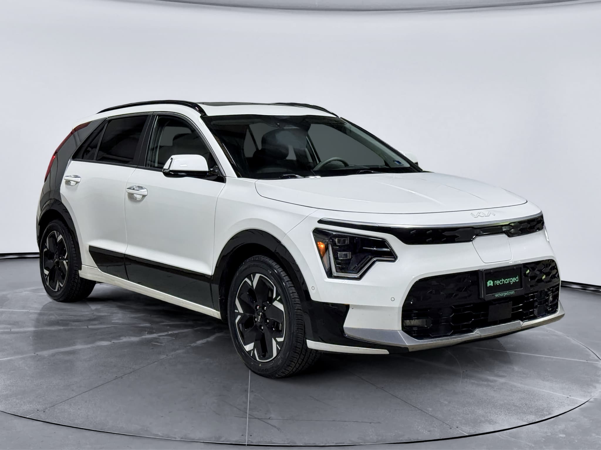 2023 Kia Niro EV view 4