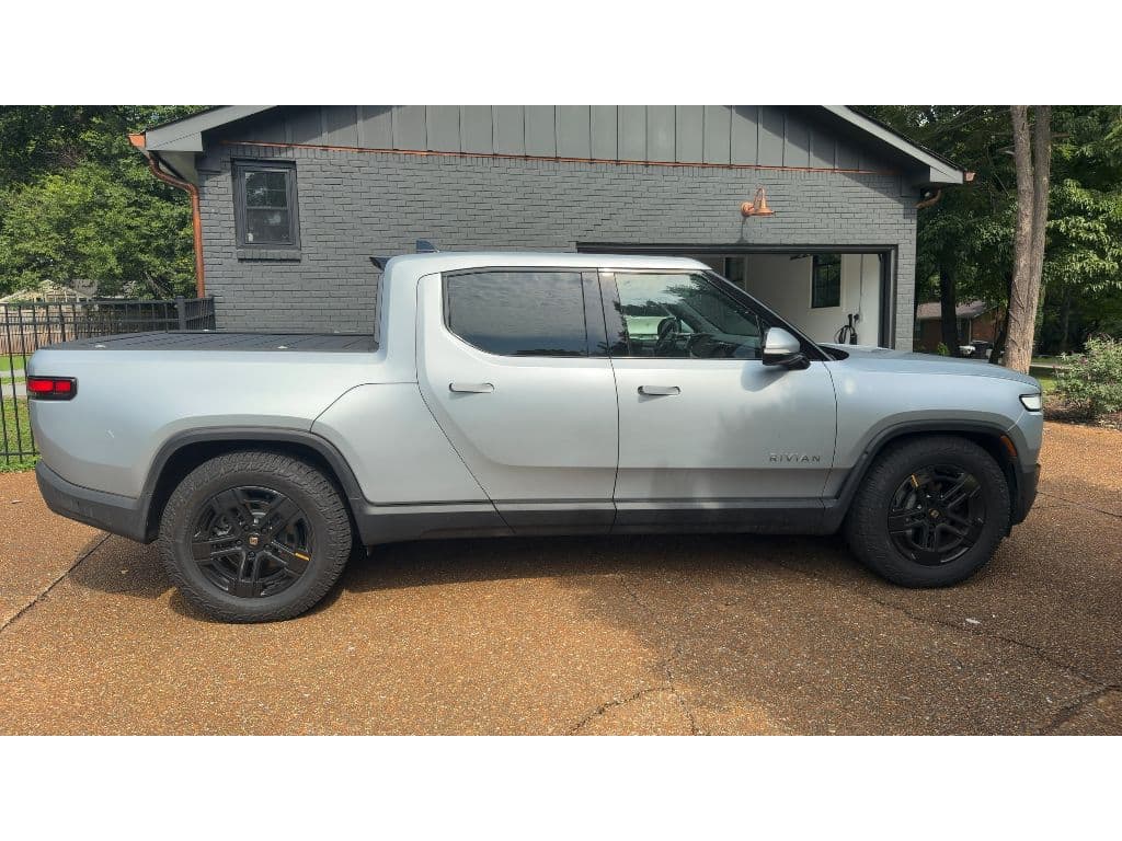2024 Rivian R1T view 3