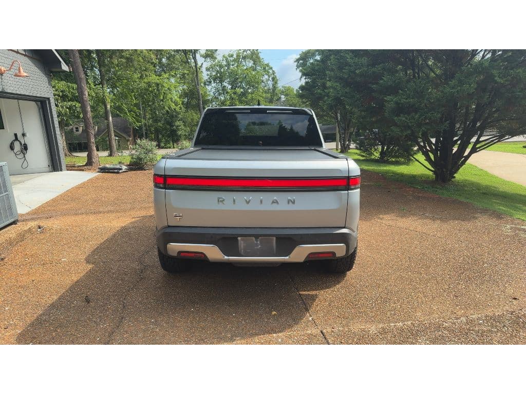 2024 Rivian R1T view 4