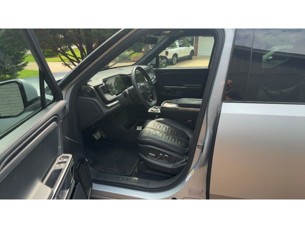 2024 Rivian R1T view 5
