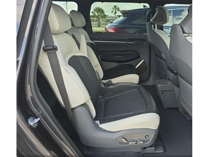 2024 Kia EV9 view 6