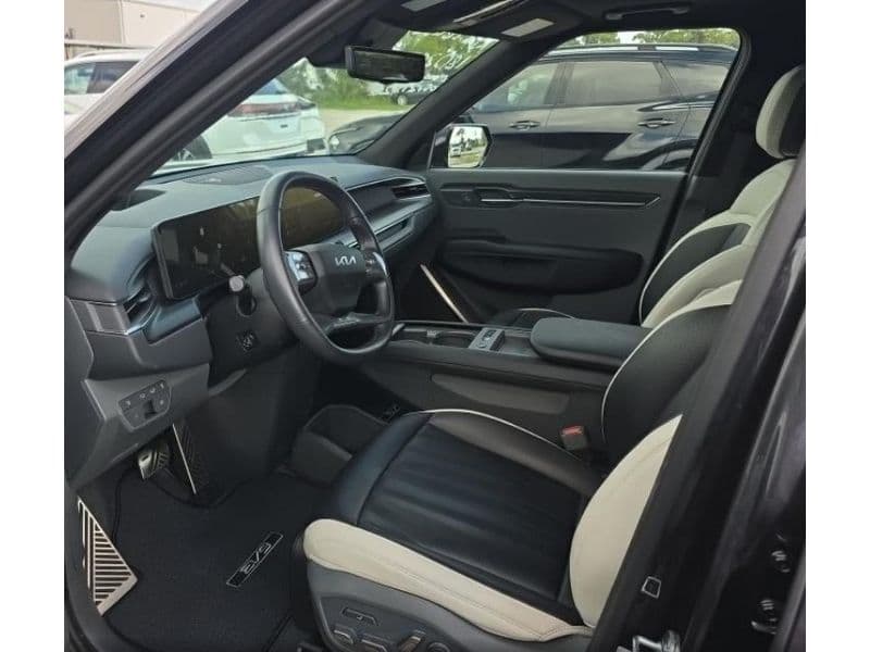 2024 Kia EV9 view 5