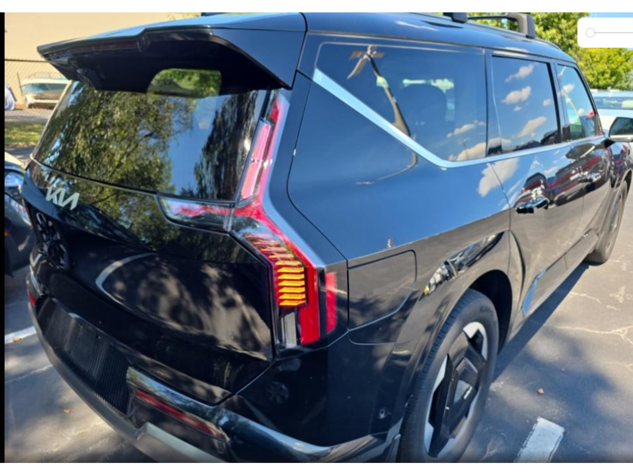 2024 Kia EV9 view 3