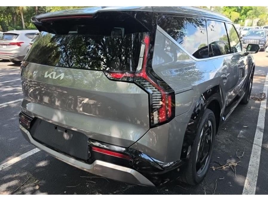 2024 Kia EV9 view 3