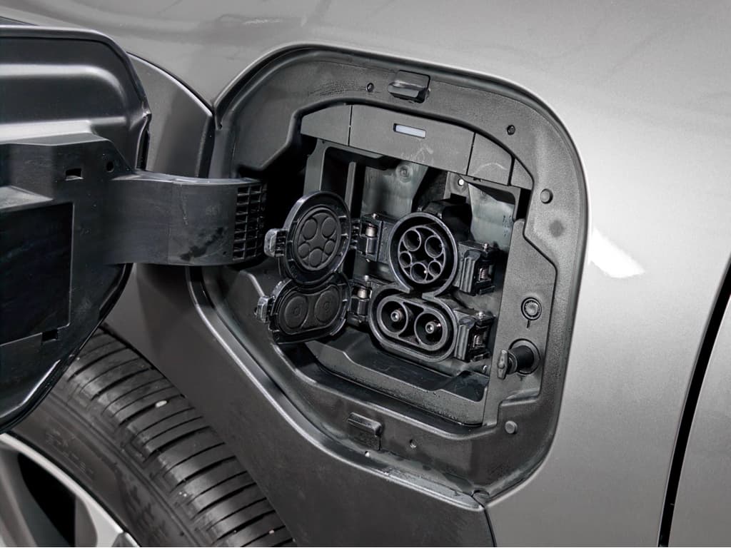 2023 Subaru Solterra view 5