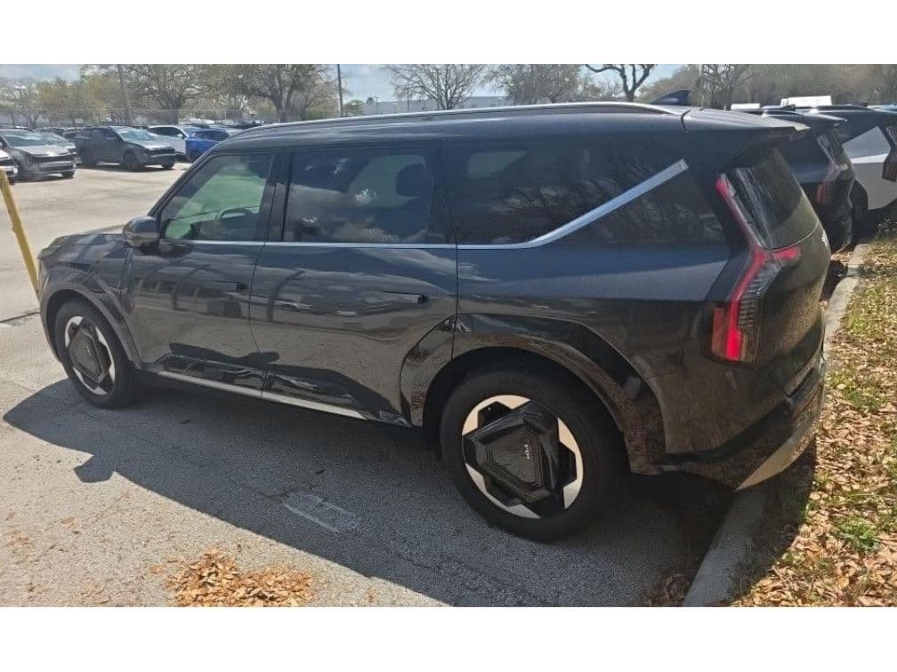 2024 Kia EV9 view 4