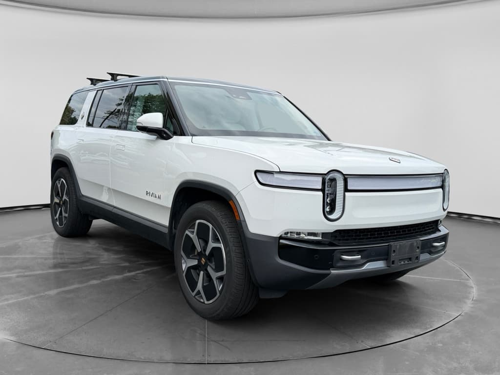 2024 Rivian R1S view 4