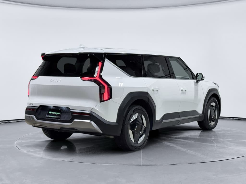 2024 Kia EV9 view 3