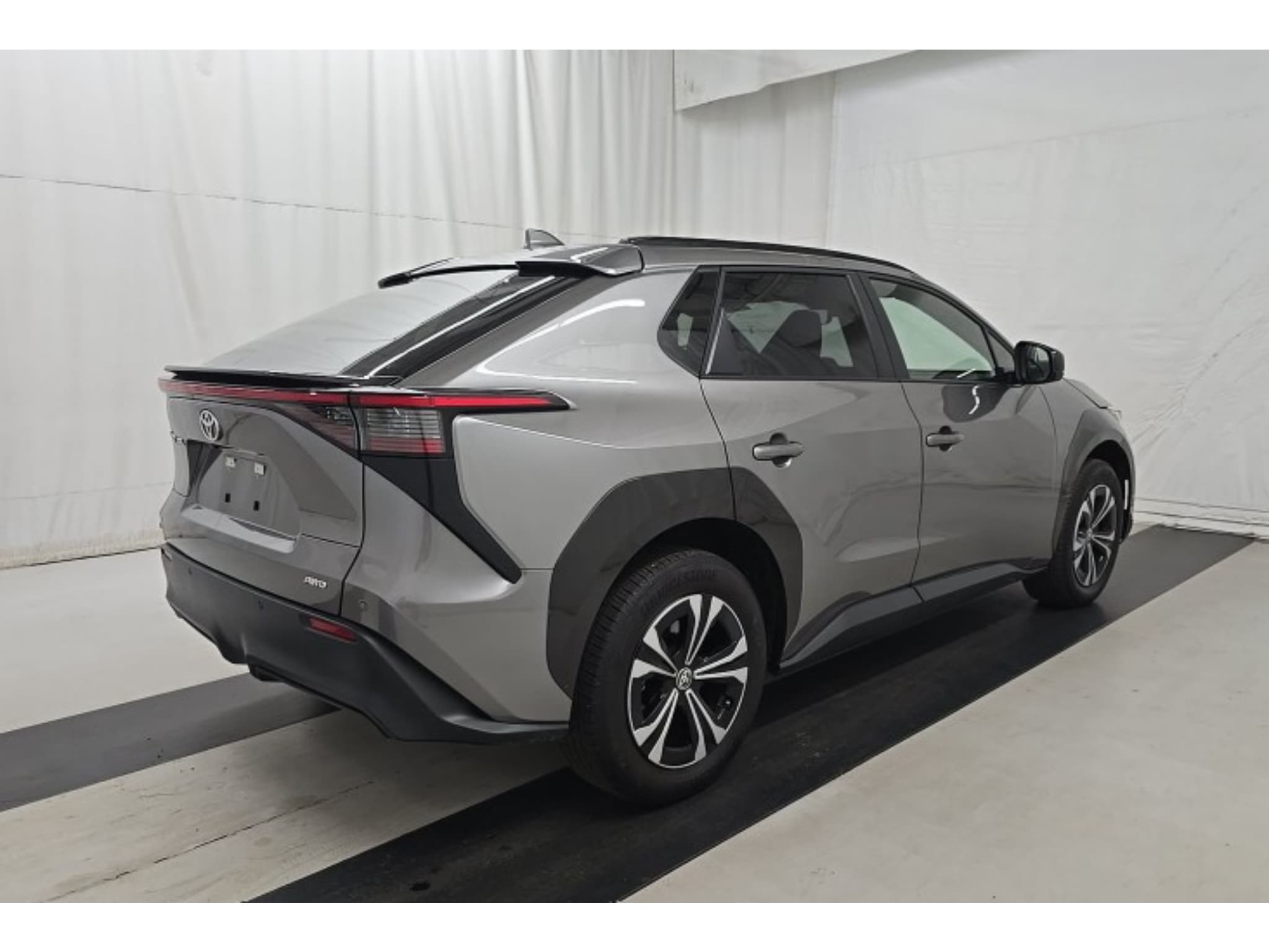 2023 Toyota bZ4X view 4