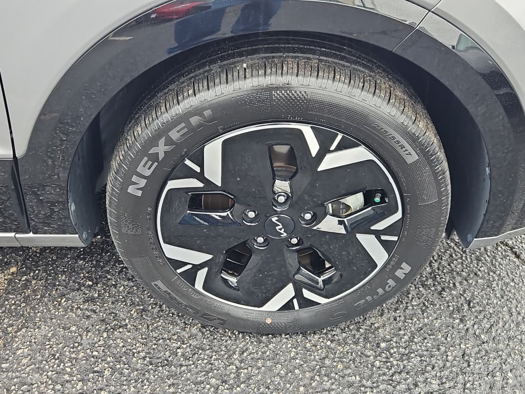 2023 Kia Niro EV view 36