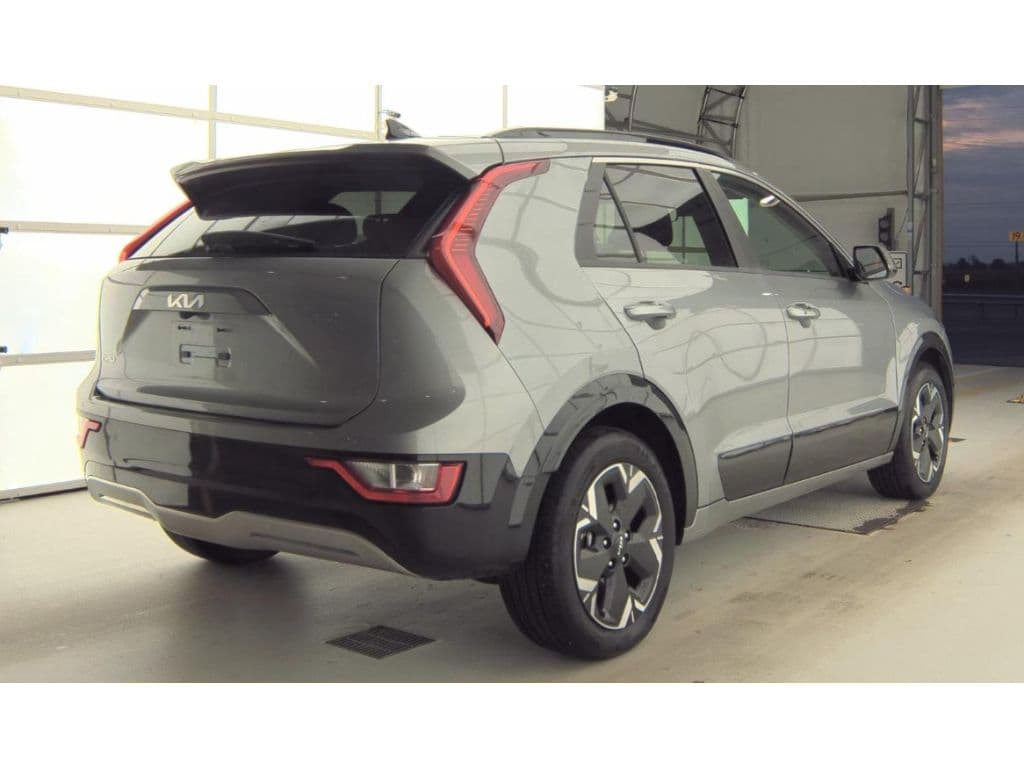 2023 Kia Niro EV view 3