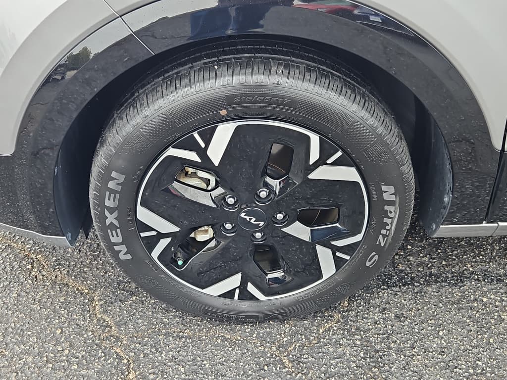 2023 Kia Niro EV view 30