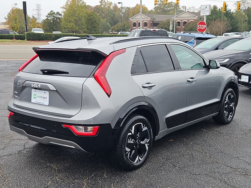 2023 Kia Niro EV view 3