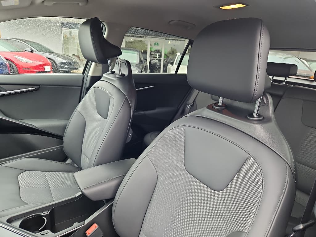 2023 Kia Niro EV view 25