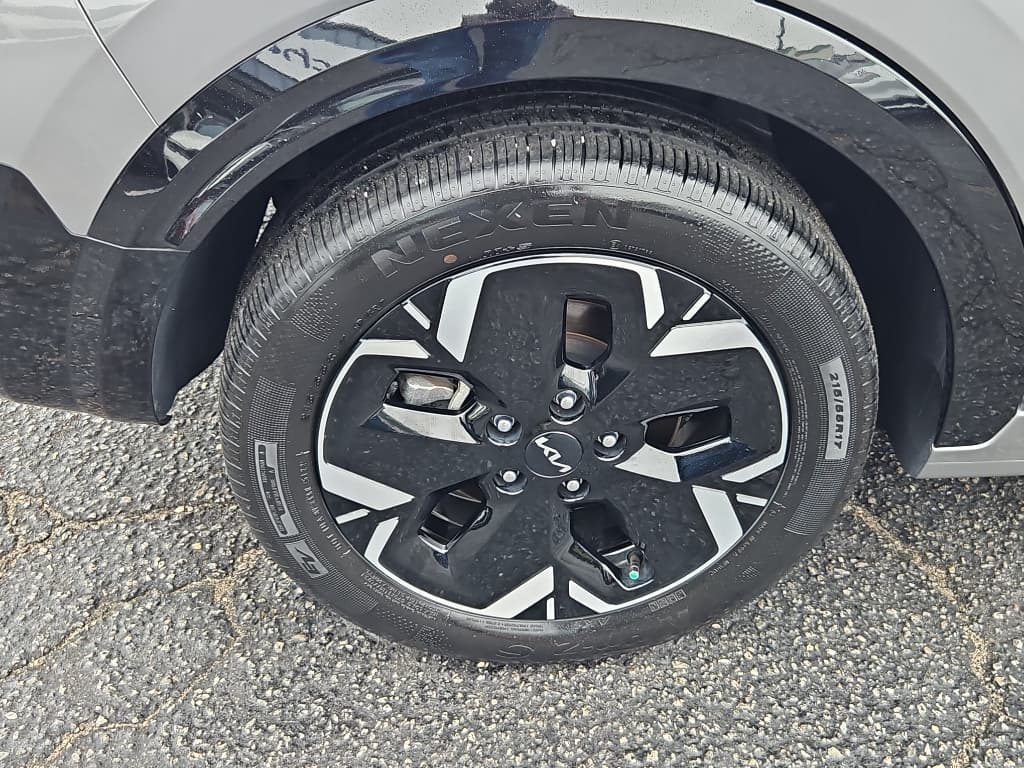 2023 Kia Niro EV view 34