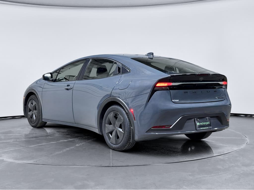 2024 Toyota Prius Prime view 2