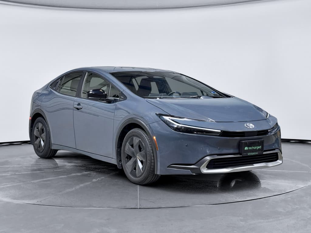 2024 Toyota Prius Prime view 4