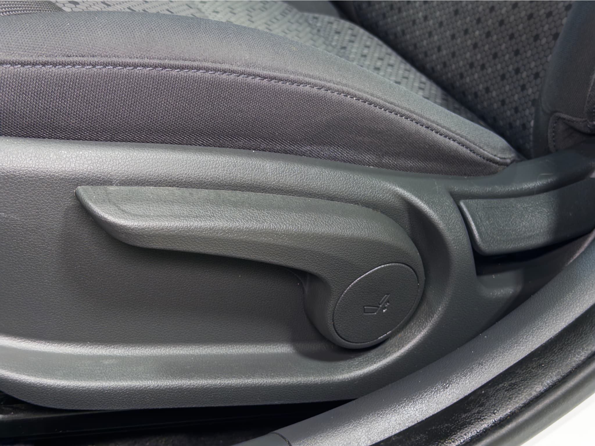 2019 Hyundai IONIQ Electric view 7