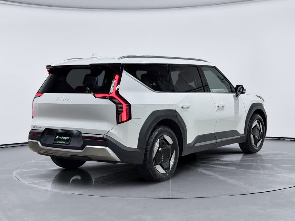 2024 Kia EV9 view 3