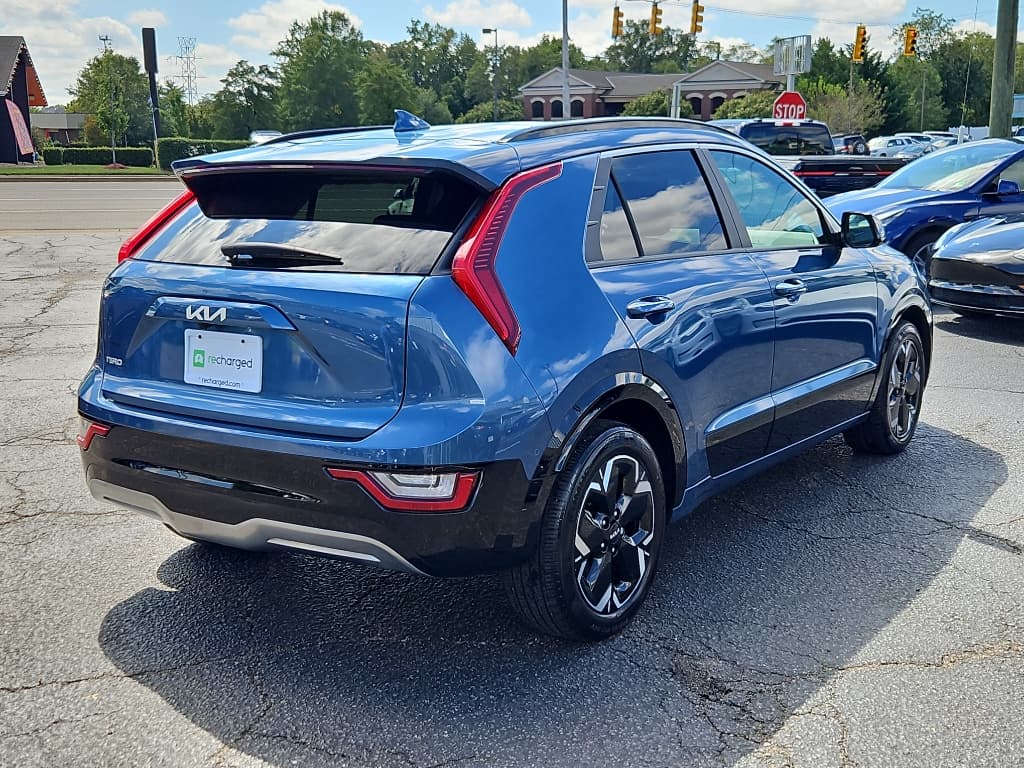 2023 Kia Niro EV view 3