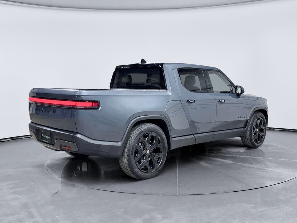 2025 Rivian R1T view 3