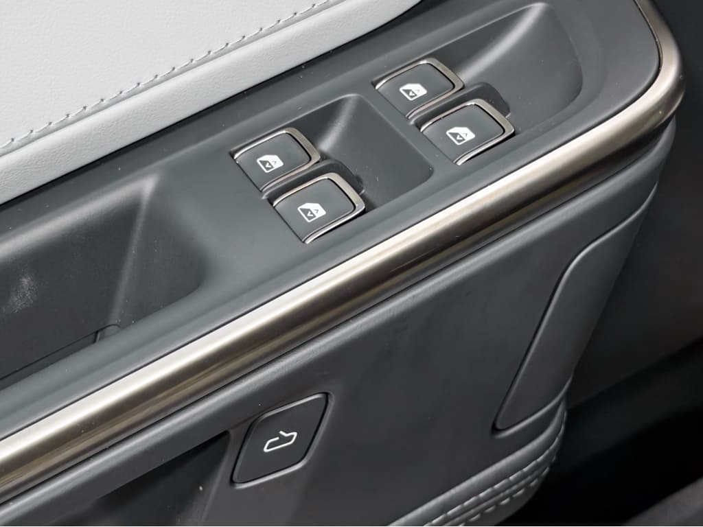 2025 Rivian R1T view 7