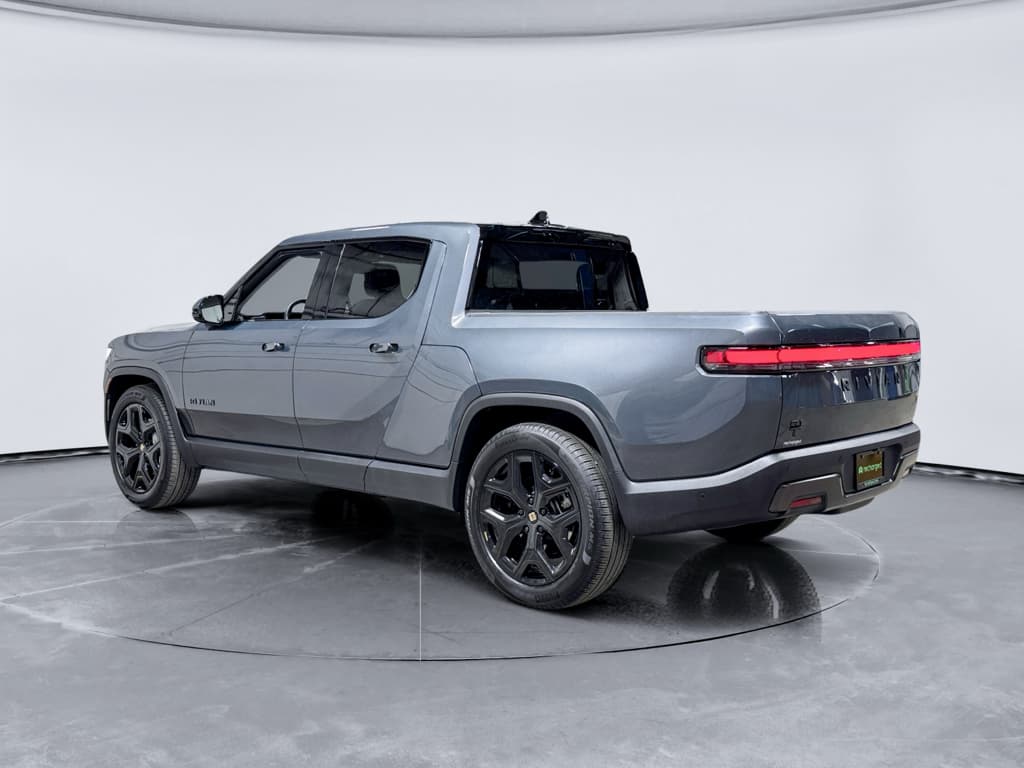 2025 Rivian R1T view 2