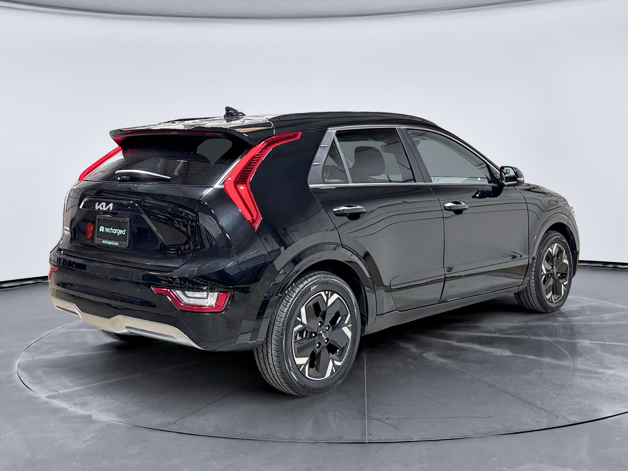2023 Kia Niro EV view 3