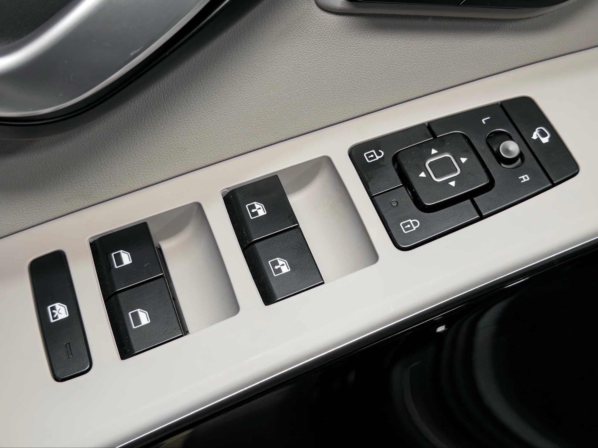 2023 Kia Niro EV view 7