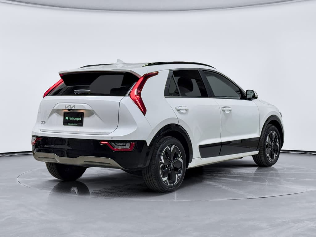 2023 Kia Niro EV view 3