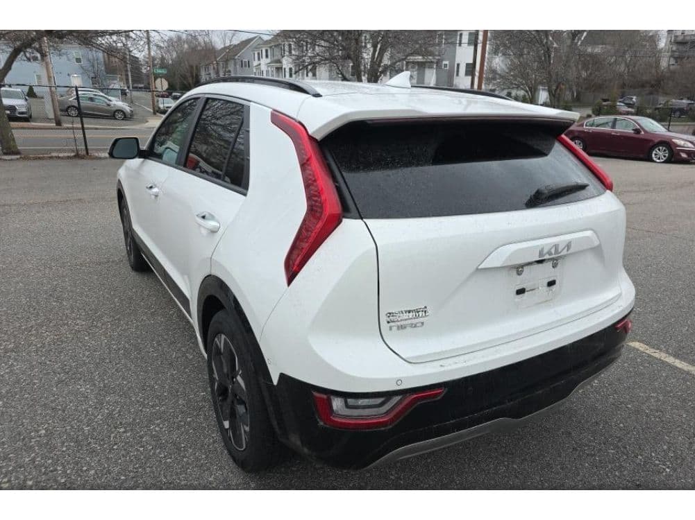 2023 Kia Niro EV view 4