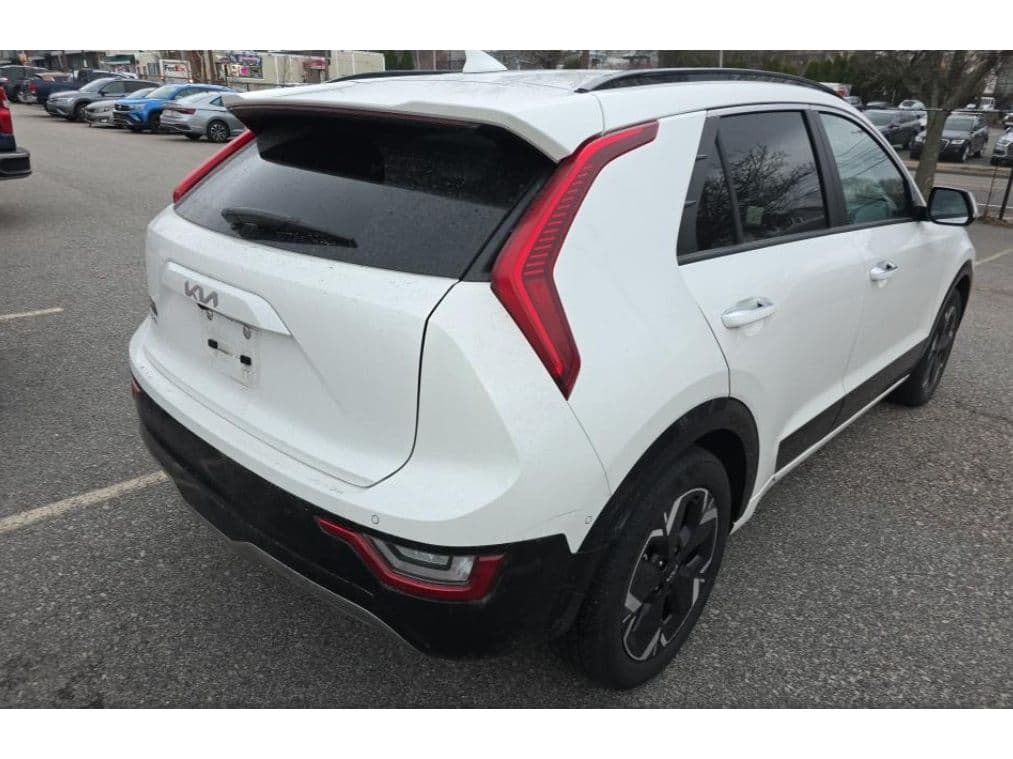 2023 Kia Niro EV view 3