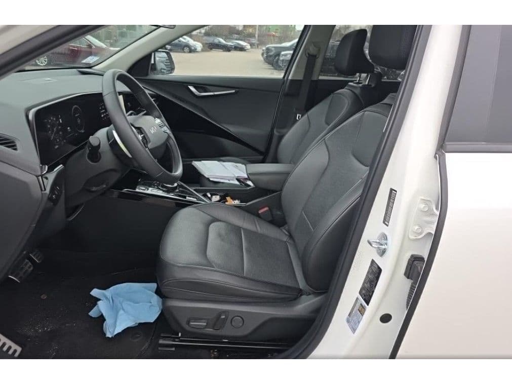 2023 Kia Niro EV view 5