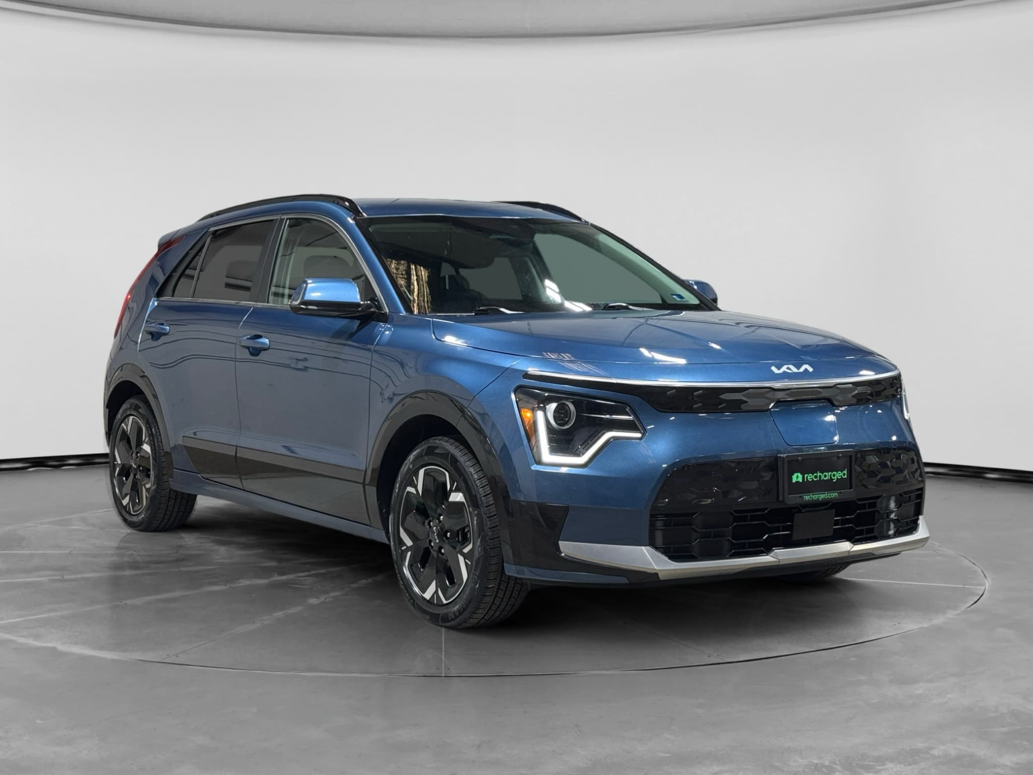 2023 Kia Niro EV view 4