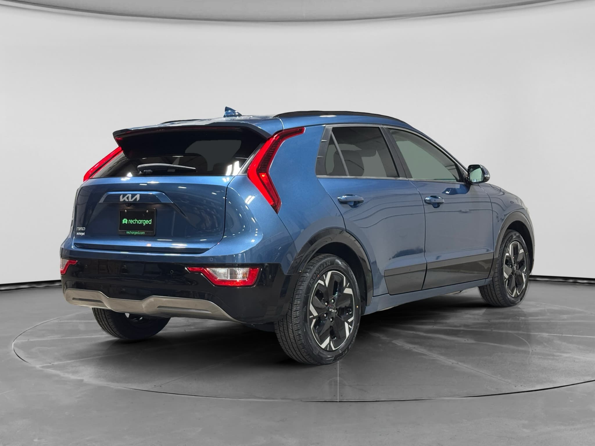 2023 Kia Niro EV view 3