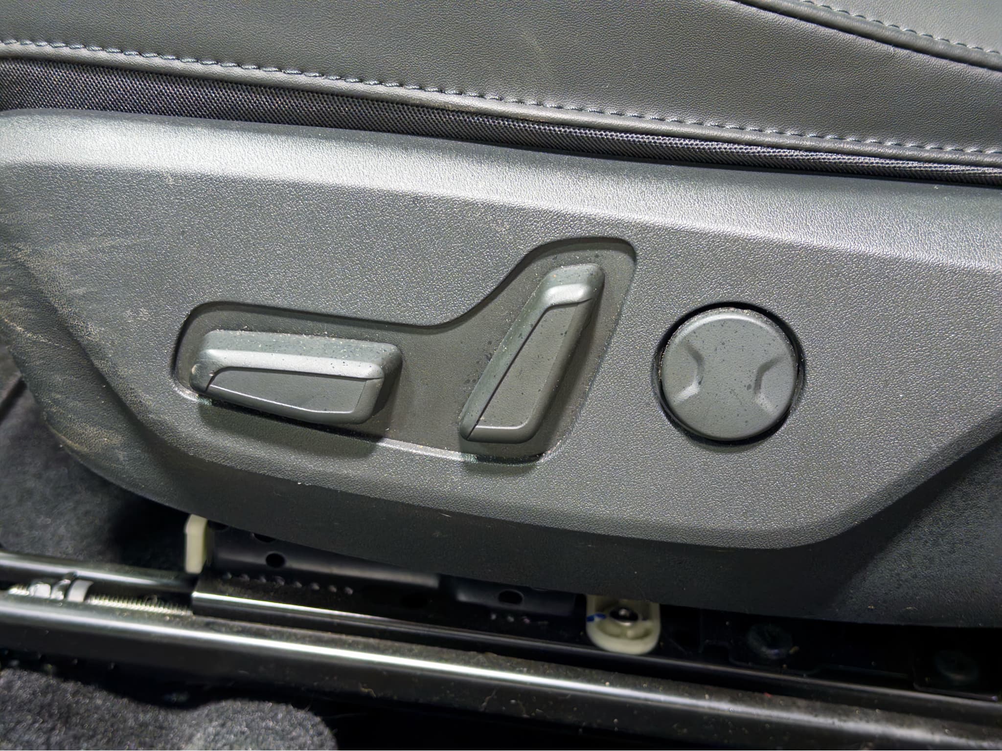 2023 Kia Niro EV view 6