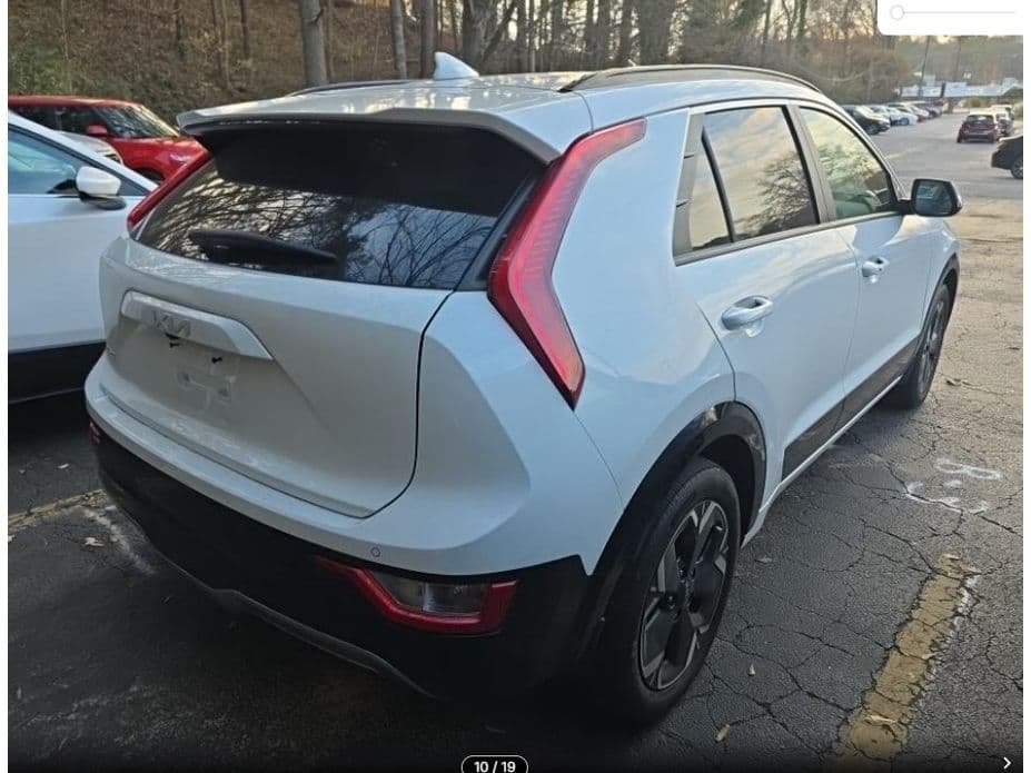 2023 Kia Niro EV view 3