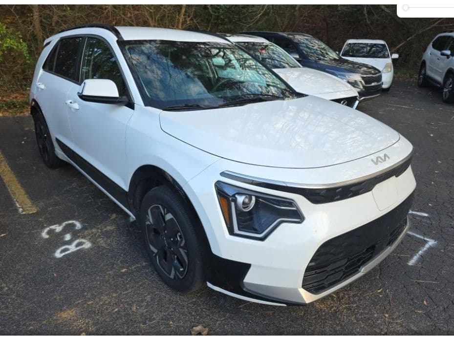 2023 Kia Niro EV view 4