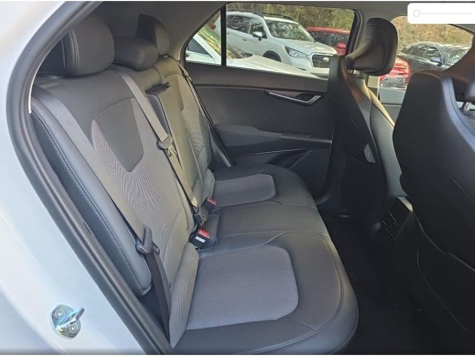 2023 Kia Niro EV view 6