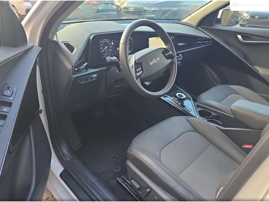2023 Kia Niro EV view 5