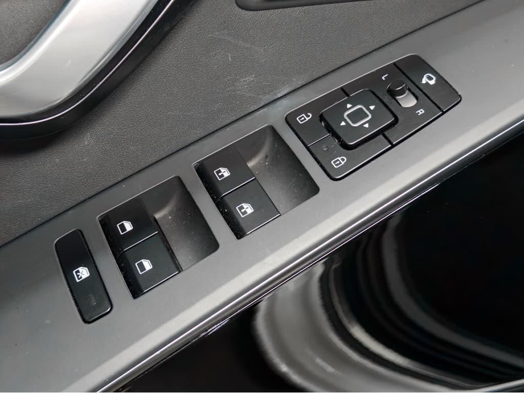 2023 Kia Niro EV view 7
