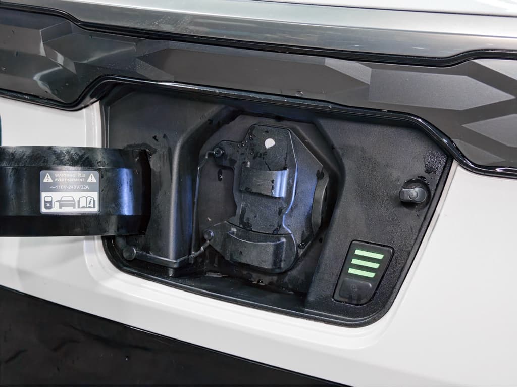 2023 Kia Niro EV view 5