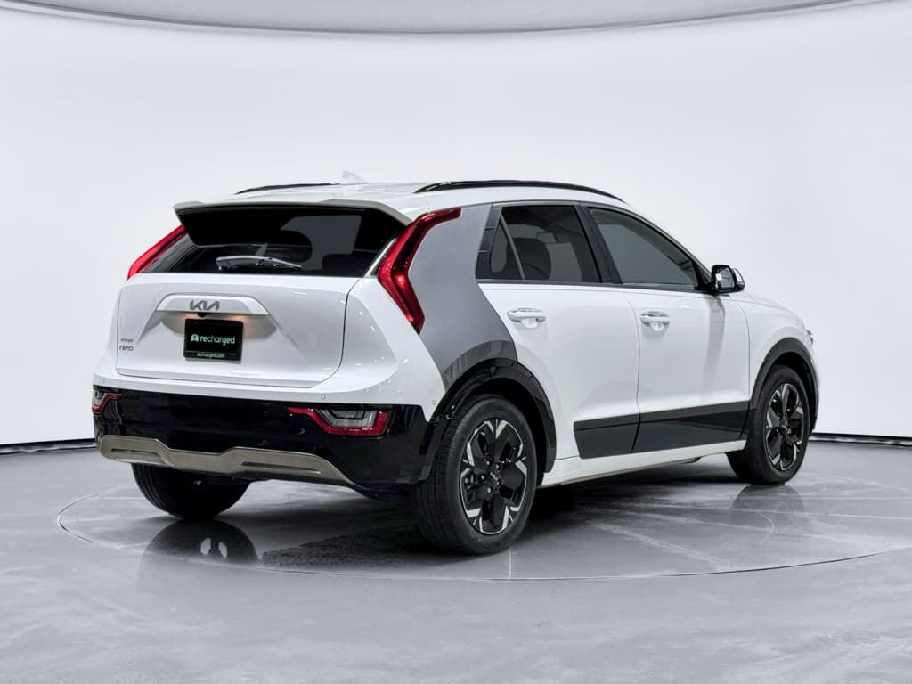 2023 Kia Niro EV view 3