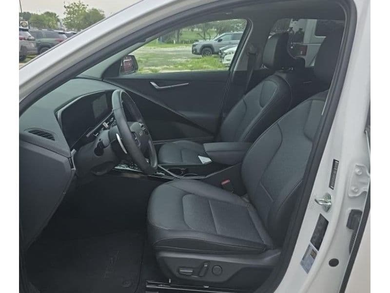 2023 Kia Niro EV view 5