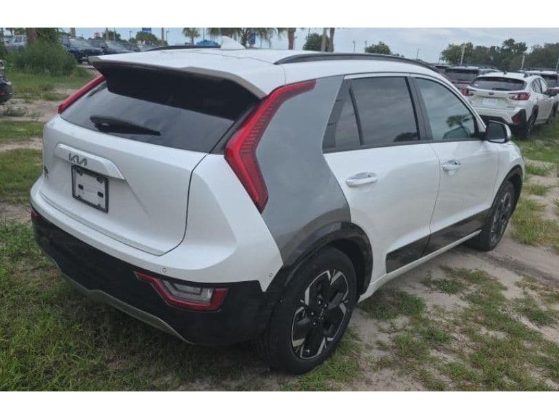 2023 Kia Niro EV view 3