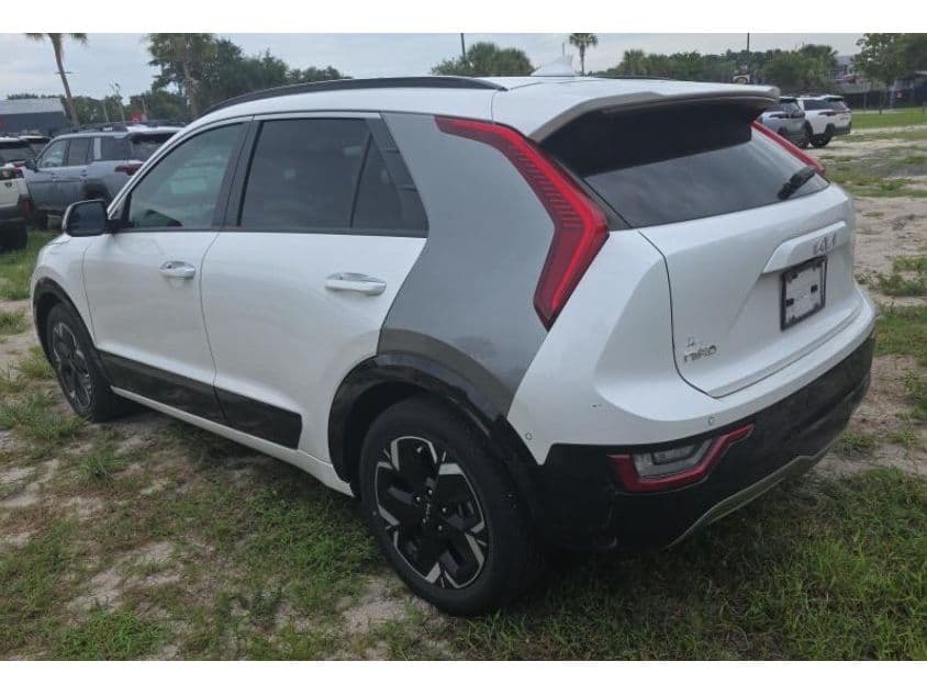 2023 Kia Niro EV view 4